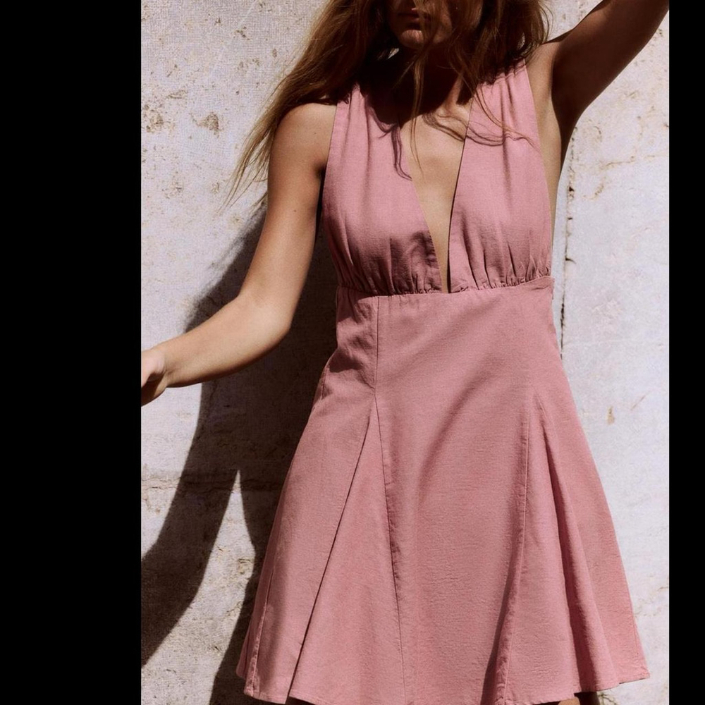 dresses - Picture 1 of 8
